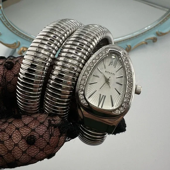 Luxury Serpenti Elegant Gold Wrap Women's Watch - Picture 13 of 17